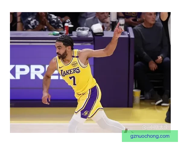 NBA直播焦点对决湖人迎战热火第二节攻防走势深度解析